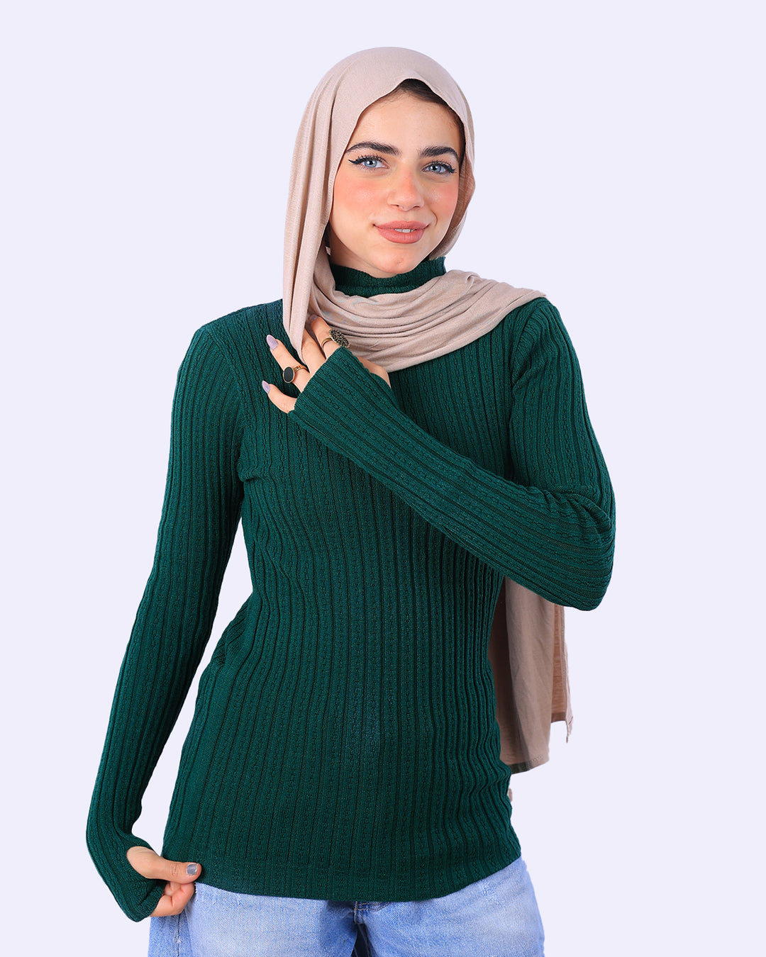 "توب هاي كول مضلع من Wind باللون الزيتي بفتحة إصبع، تصميم عصري مستوحى من ألوان الطبيعة مع لمسة "فينجر كات" فريدة - ويند"