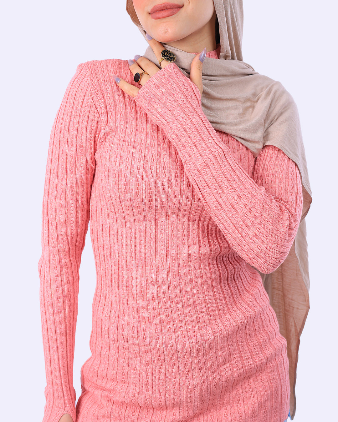 "توب هاي كول مضلع بفتحة إصبع من Wind باللون الروز الهادئ، قصة انسيابية وخامة ليكرا توفر الراحة والأناقة في آن واحد - ويند"