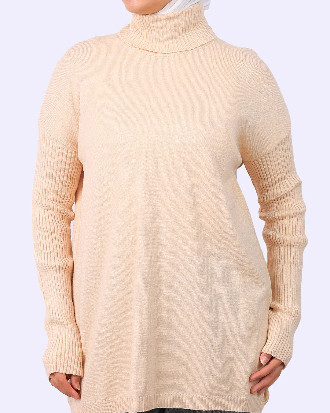 Woman wearing beige turtleneck sweater from WIND Shopping, elegant ribbed knit design