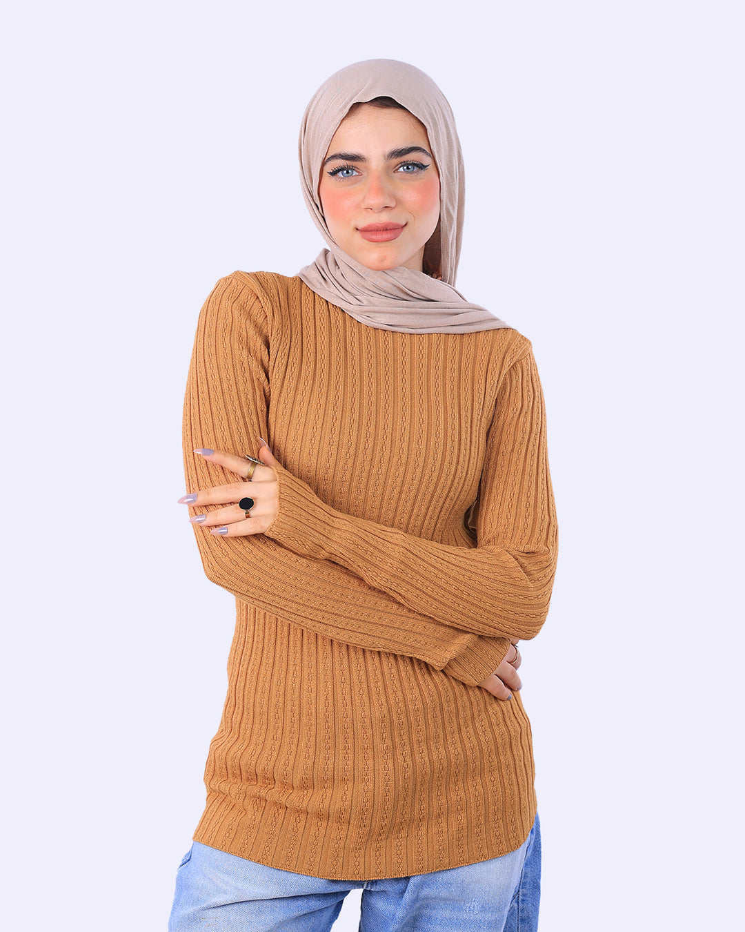 "توب هاي كول مضلع من Wind باللون البني الشوكولا بفتحة إصبع، قصة انسيابية وخامة مريحة تجعلها القطعة المثالية للتنسيق اليومي - ويند"