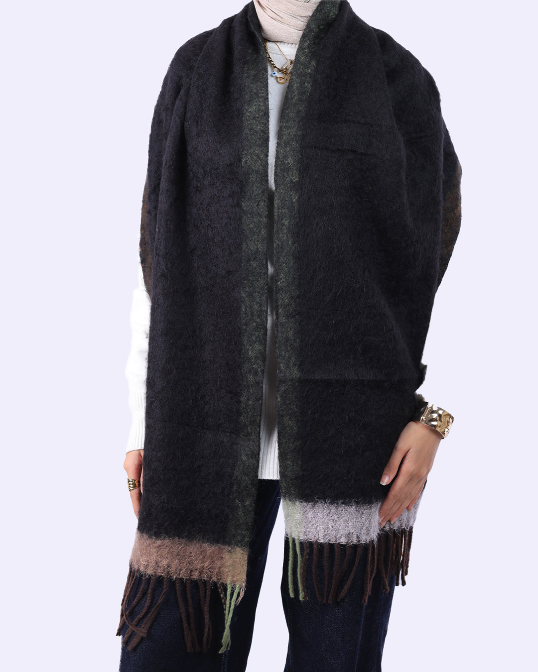 شال أوبسيديان كوزي وبري بقاعدة سوداء وتداخلات لونية أخضر ورمادي - ويند