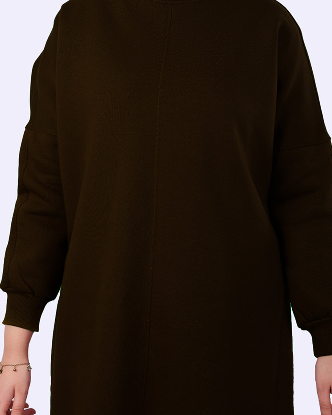 سويت شيرت ميلتون أوفر سايز من Wind بلون بني ترابي بفتحات جانبية، قطعة شتوية دافئة بتصميم محتشم وعملي - ويند"