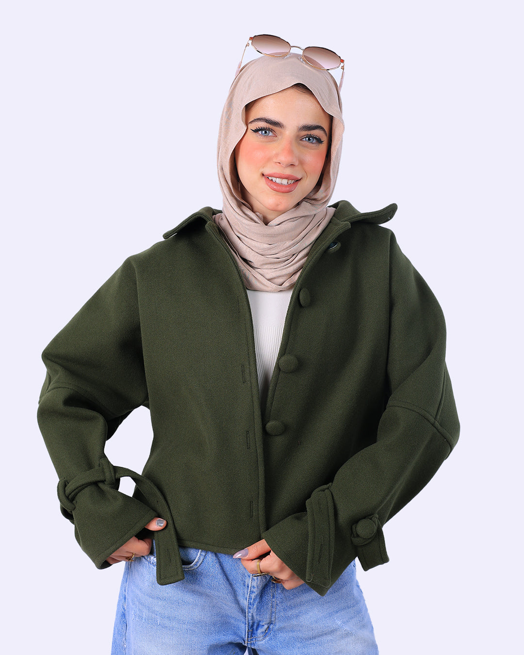 جاكيت جوخ قصير بأزرار