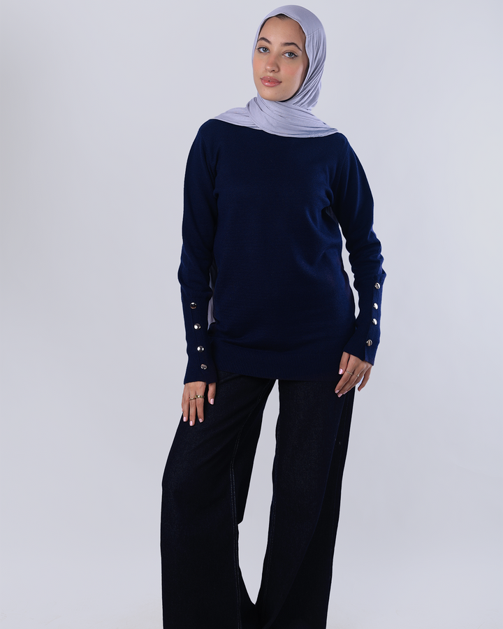 "توب هاي نيك (High Neck) من Wind باللون الكحلي الليلي بلمعة ميتاليك ساحرة، يتميز بخامة مرنة وقصة انسيابية تعكس الأناقة العصرية - ويند"