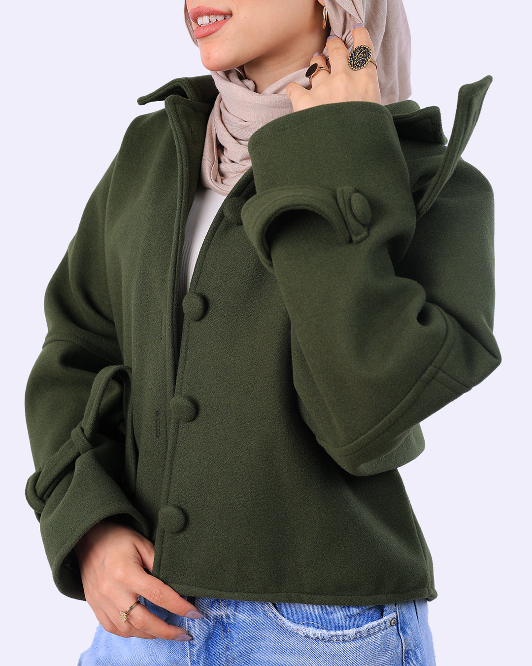 جاكيت جوخ قصير بأزرار