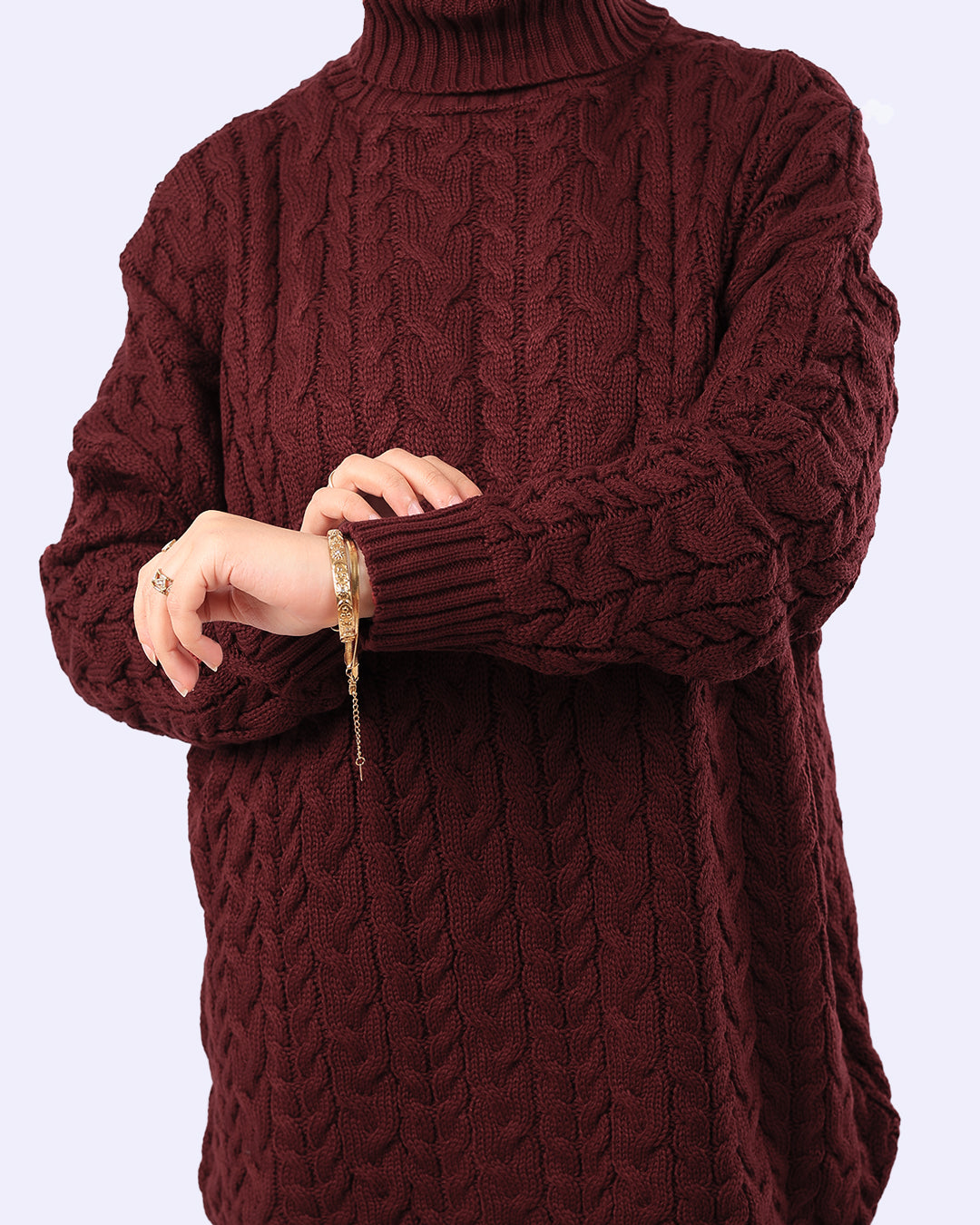 Woman wearing a burgundy cable knit turtleneck sweater from WIND Shopping fashion collection