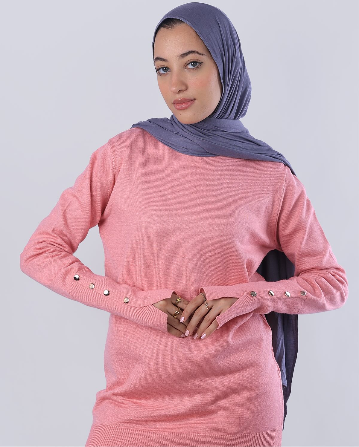 "توب هاي نيك (High Neck) من Wind باللون الروز الهادئ بلمعة ميتاليك وردية، خامة ناعمة وتصميم رقيق يمنحك إطلالة مشرقة مفعمة بالحيوية - ويند"