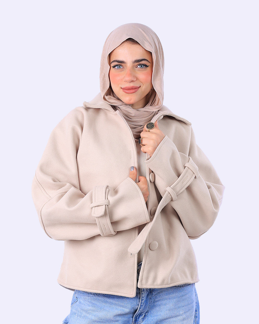 جاكيت جوخ قصير بأزرار