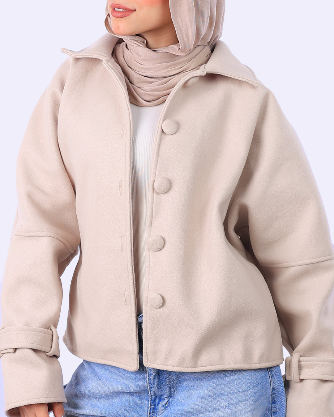 جاكيت جوخ قصير بأزرار